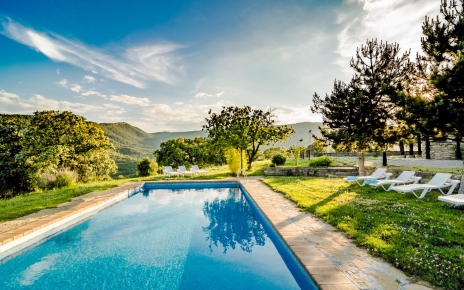 La piscina tiene 10 metros de largo 